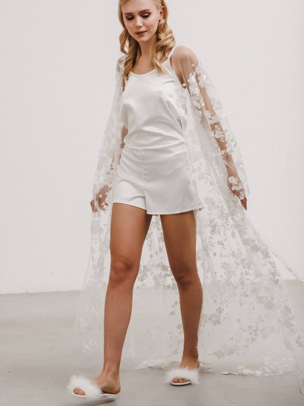 Ivy Lace Robe - Picture 4 of 6